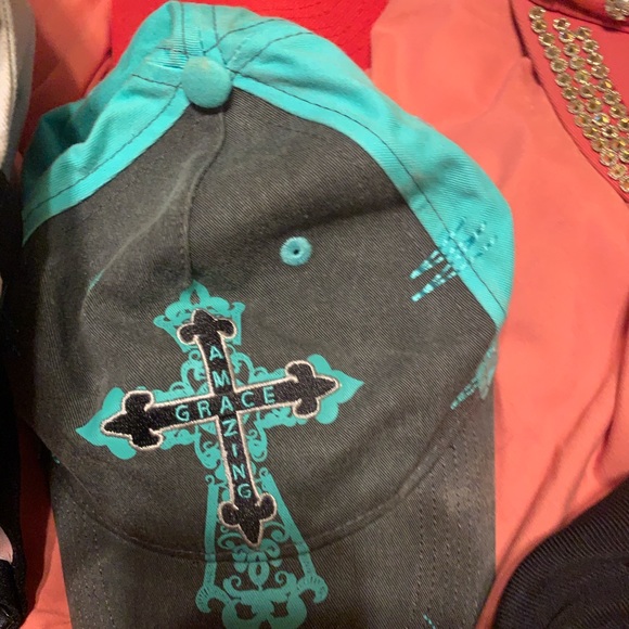 Designer caps - Picture 2 of 5